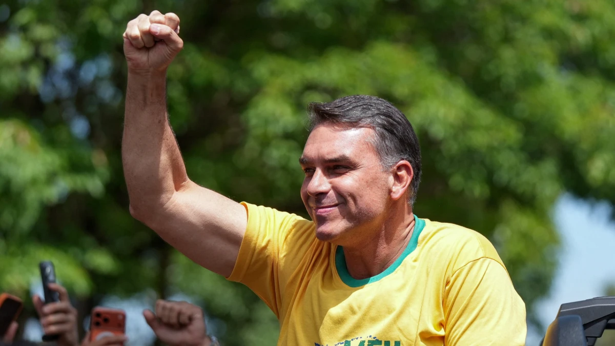 Flávio Bolsonaro pode receber Título de Cidadão Joseense neste domingo (11)