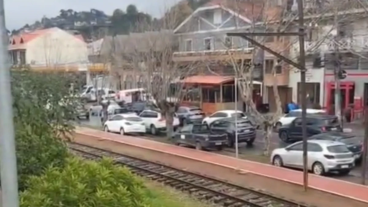 Retorno do feriado causa congestionamento na saída de Campos do Jordão