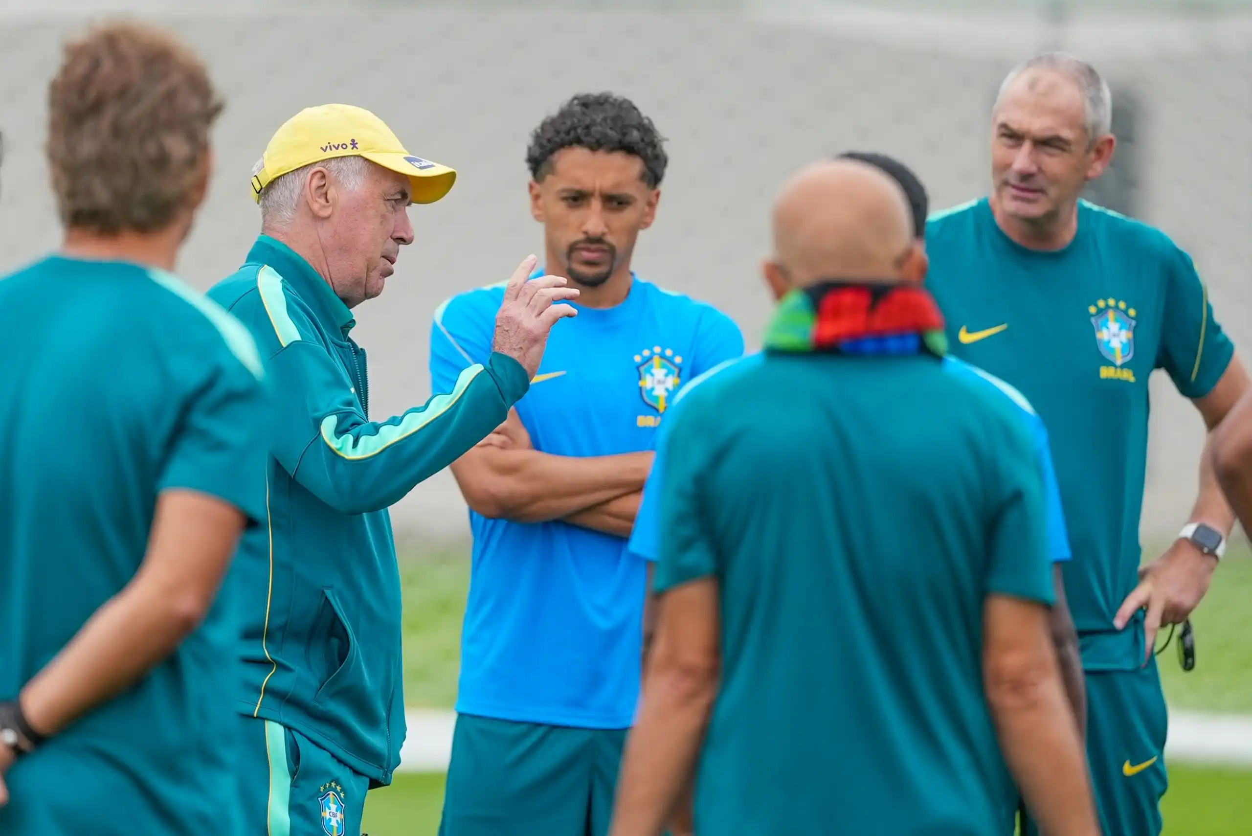Ancelotti ouviu líderes para encontrar time que enfrenta o Japão