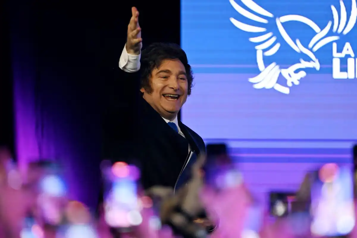 Partido de Milei vence eleições e ganha mais força na Argentina