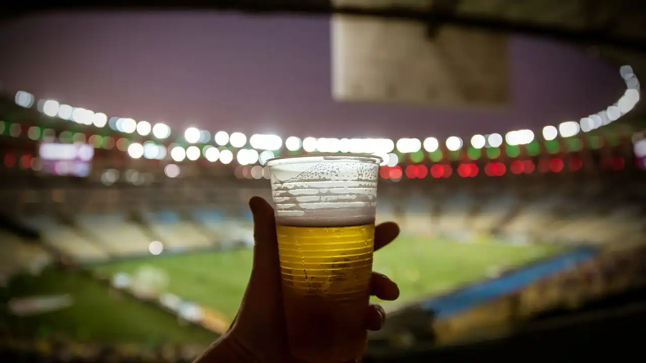 Bebidas alcoólicas podem ser liberadas em estádios paulistas após quase 30 anos de proibição