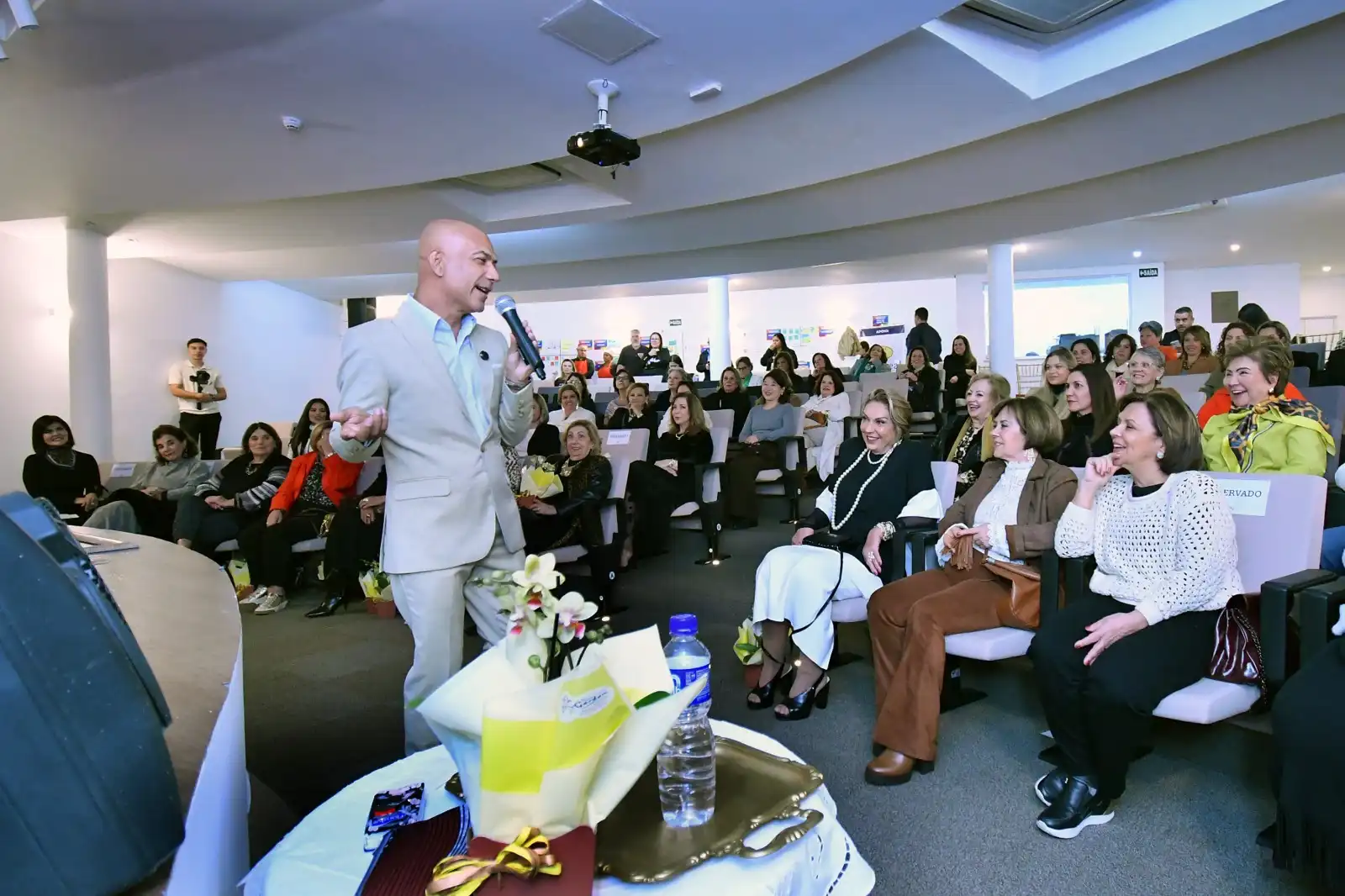 GACC SJC recebe Workshop “O Poder da Imagem”, de Reginaldo Fonseca em prol do Hospital.