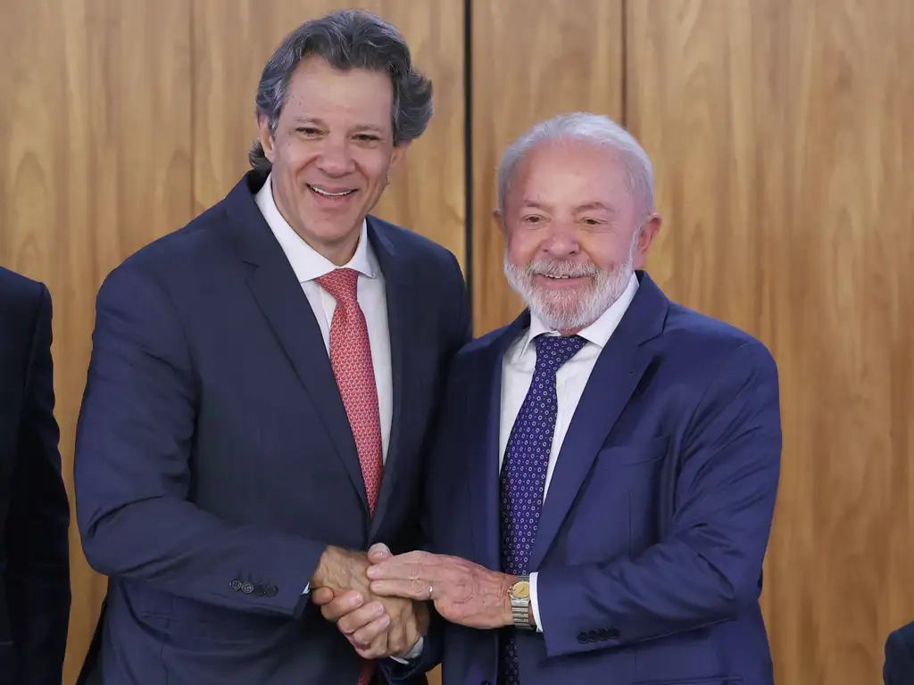 Governo lança plano de R$ 30 bilhões para empresas atingidas pelo “tarifaço” dos EUA