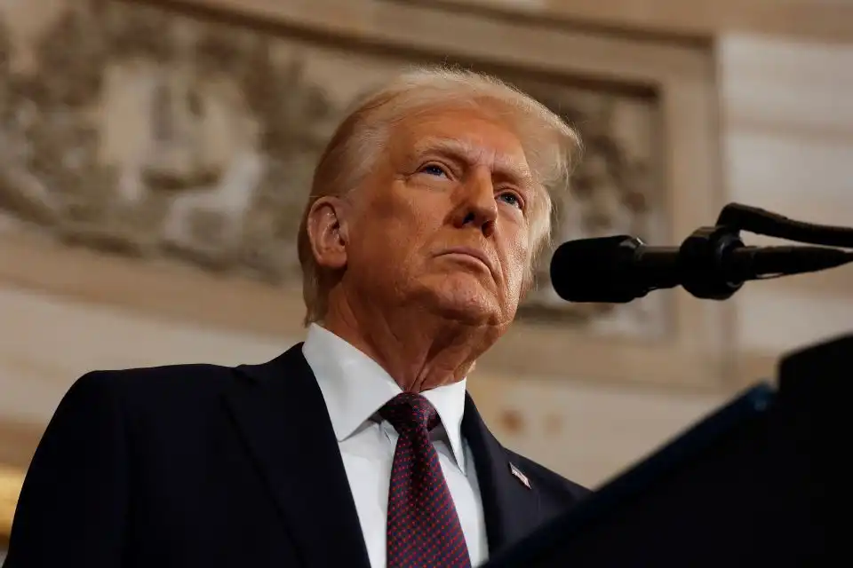 Trump mira o Pix e ameaça o Brasil com tarifa de 25%: entenda a briga