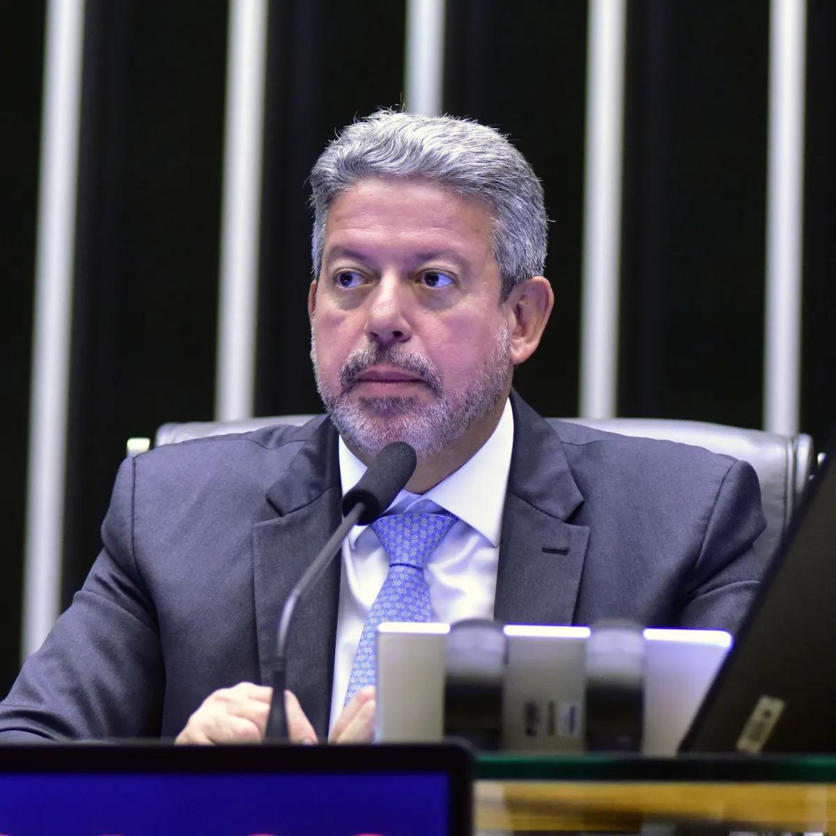 PL das Fake News deve sofrer adiamento na votação após pressão em Lira