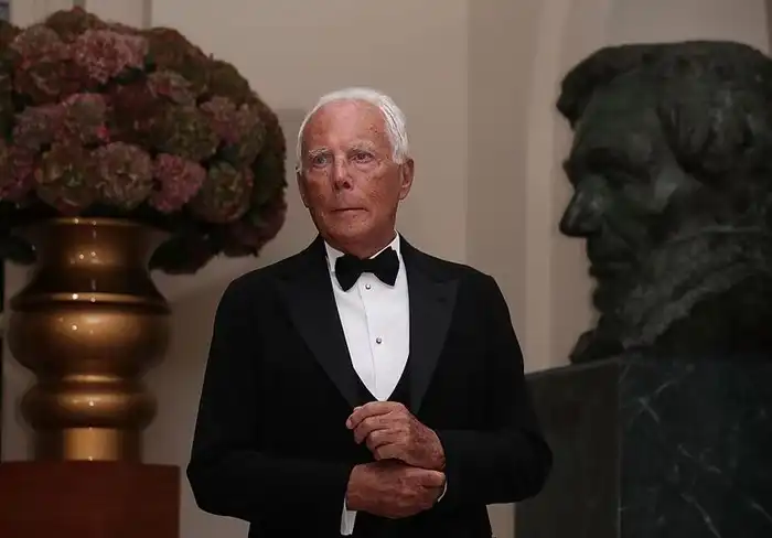 Morre Giorgio Armani, ícone da moda mundial, aos 91 anos