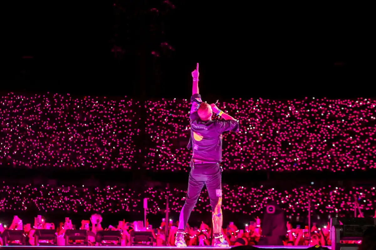 Show gratuito da banda cover Coldplay terá distribuição de 500 pulseiras de LED no Shopping Jardim Oriente