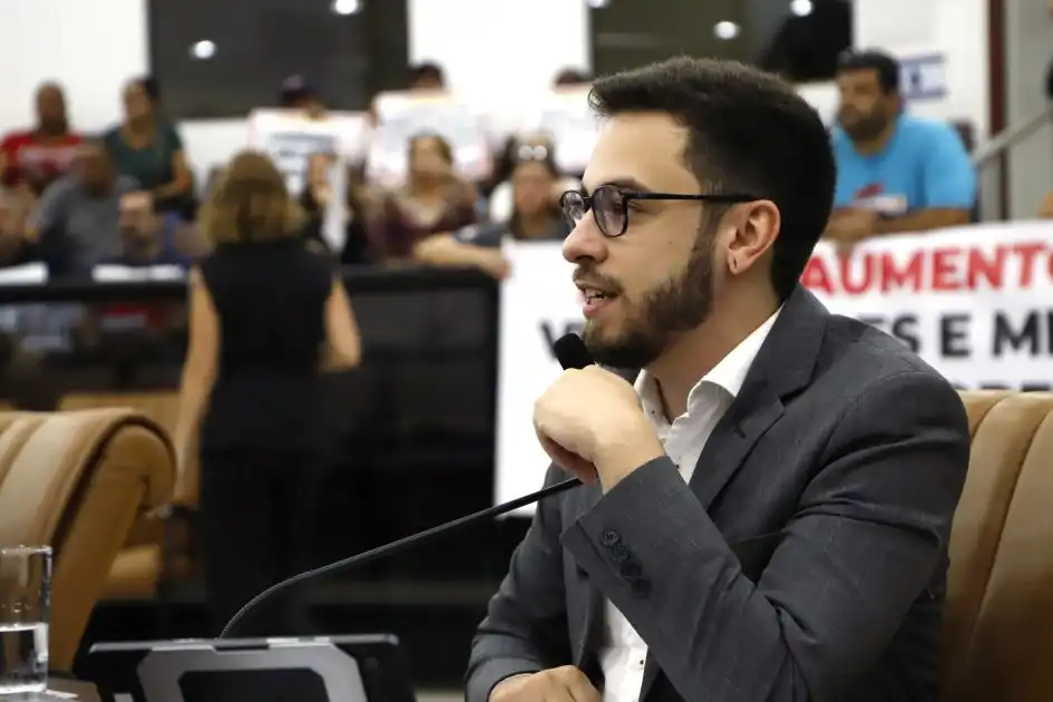 Câmara de Jacareí aprova suspensão do vereador Gabriel Belém