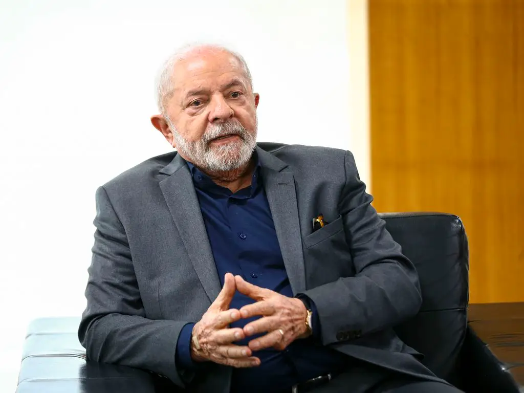 Lula envia projeto sobre aumento do piso da enfermagem ao Congresso
