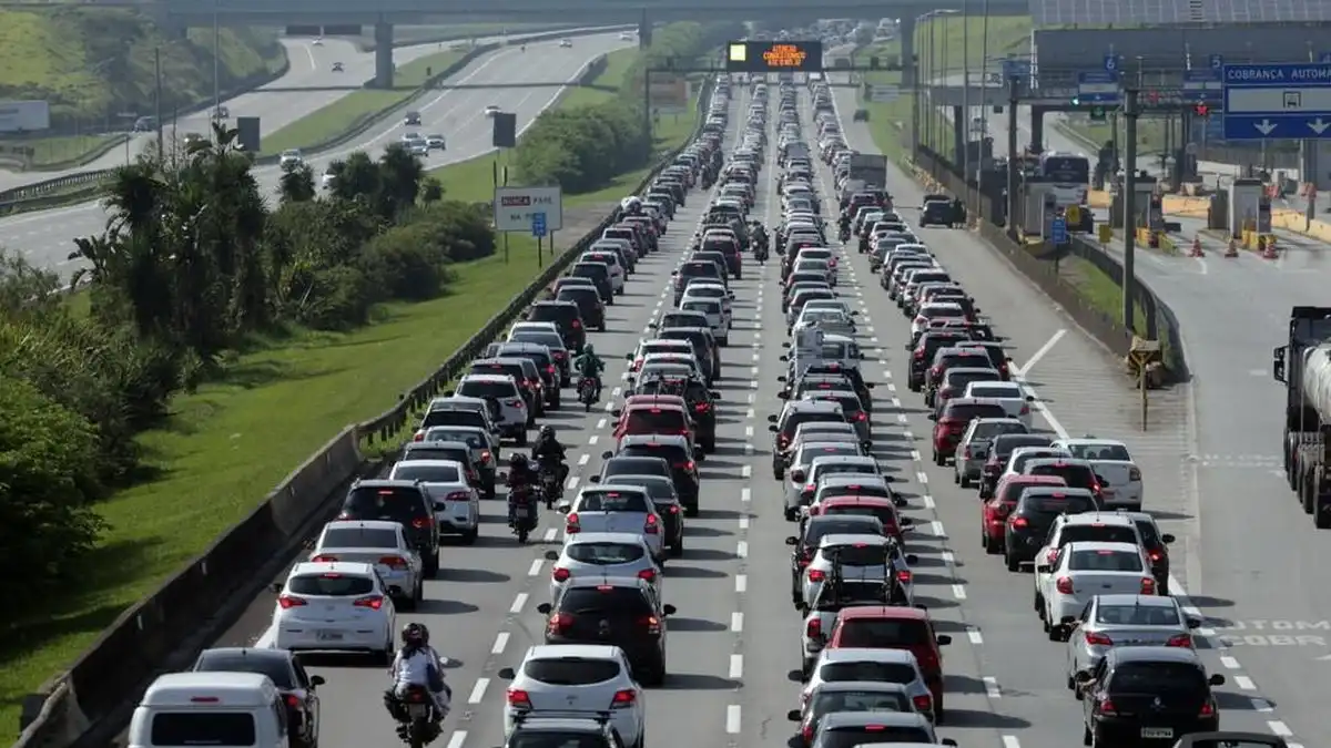 Rodovias do Vale e Litoral devem receber 2,6 milhões de veículos durante o feriado