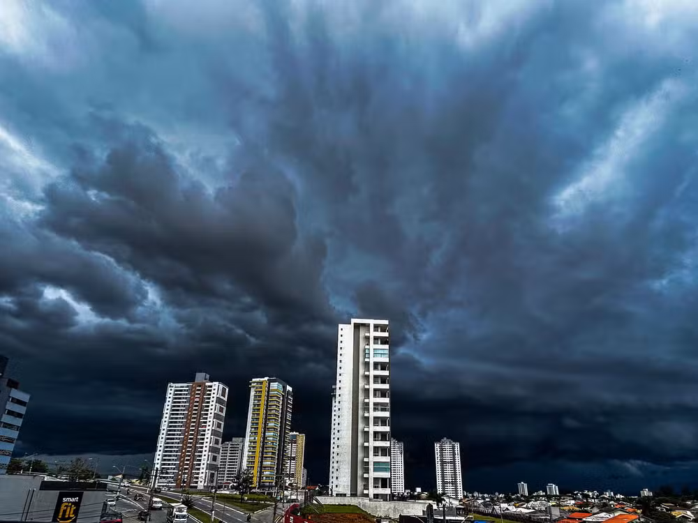 Alertas de chuvas intensas e queda de temperatura são emitidos para o Vale do Paraíba