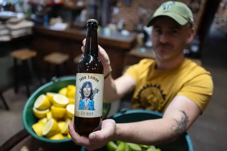 Cerveja “John Lemon” é retirada do mercado após ação ligada à Yoko Ono