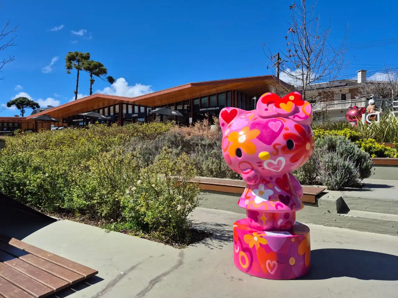Parque Capivari recebe programação especial de setembro com Hello Kitty, shows e eventos
