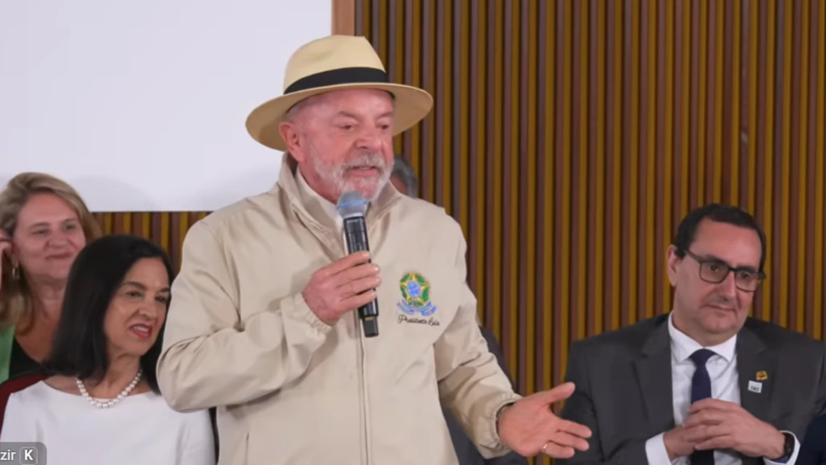 Lula critica secretário de Trump e dispara "ele parece ser bolsonarista" em visita a SJC