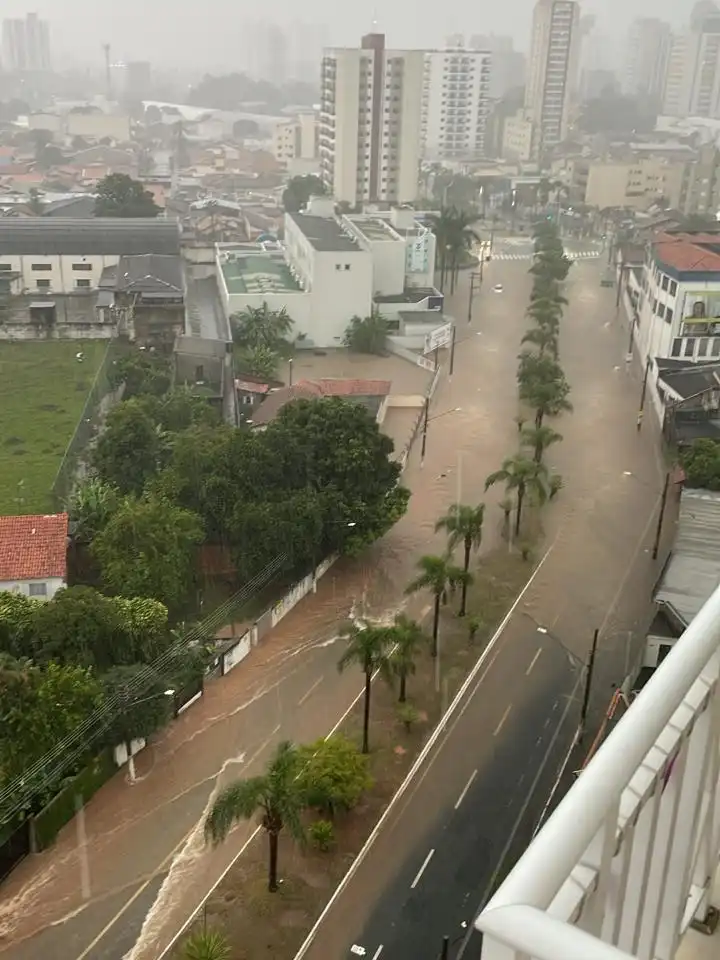 Chuva forte provoca alagamentos em Taubaté e Defesa Civil emite alerta