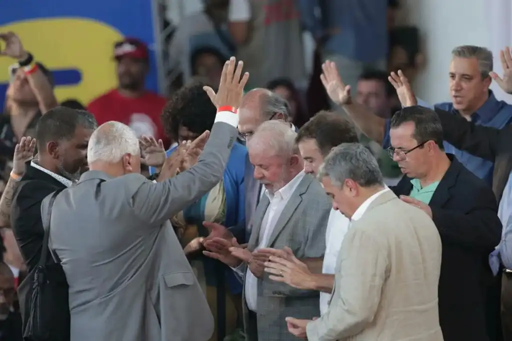 Governo Federal corta isenção de impostos de salários de líderes religiosos