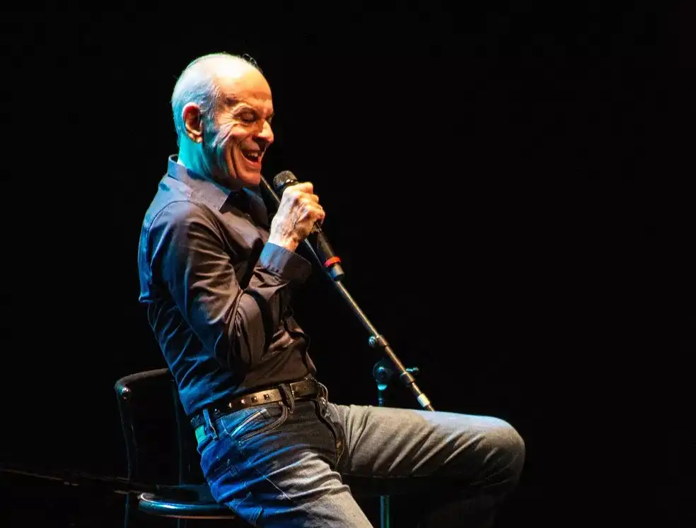Ney Matogrosso fará show em julho em Ilhabela e ingressos estão à venda