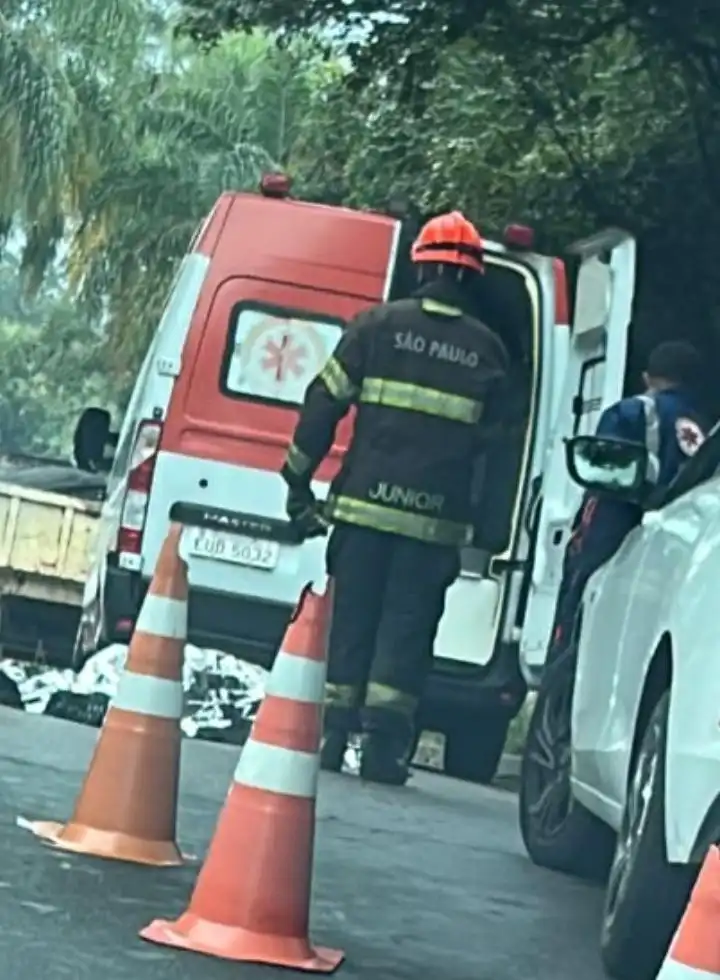 Motociclista morre após colisão com caminhão na zona sul de São José dos Campos