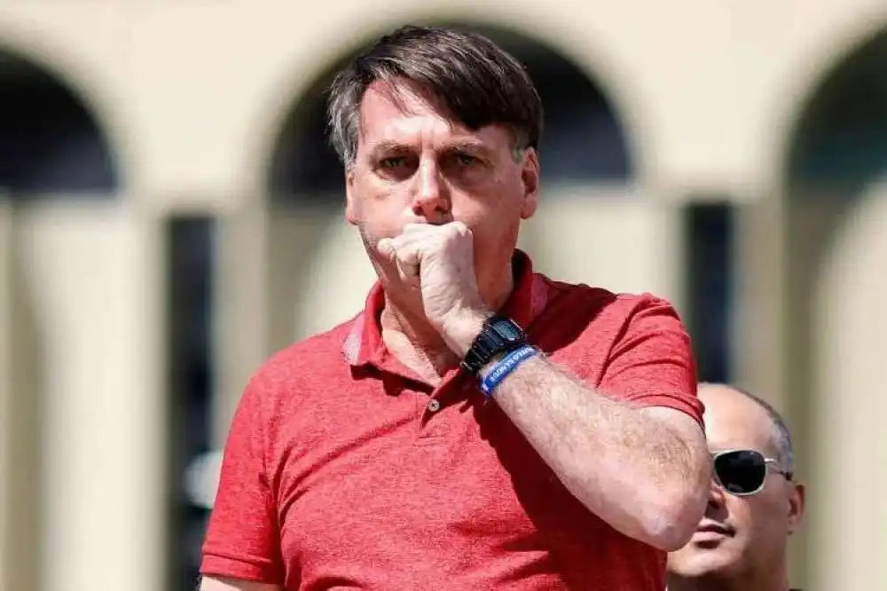 Bolsonaro passará por nova cirurgia para tratar crises de soluço 