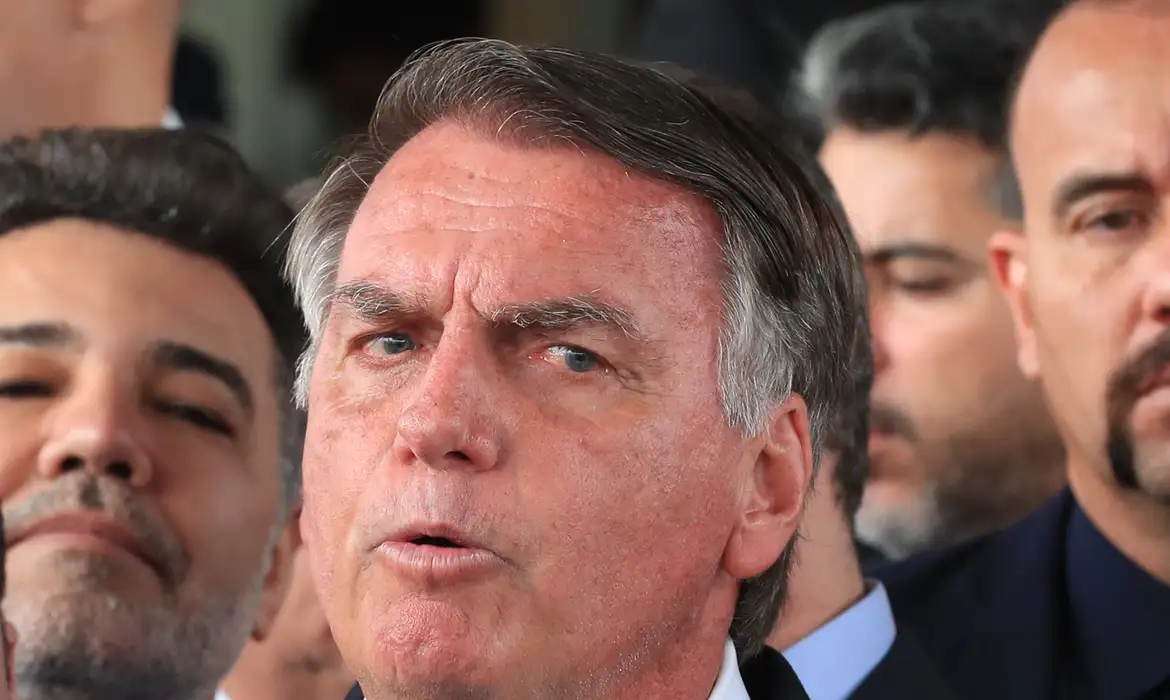 Bolsonaro é preso preventivamente a pedido da PF