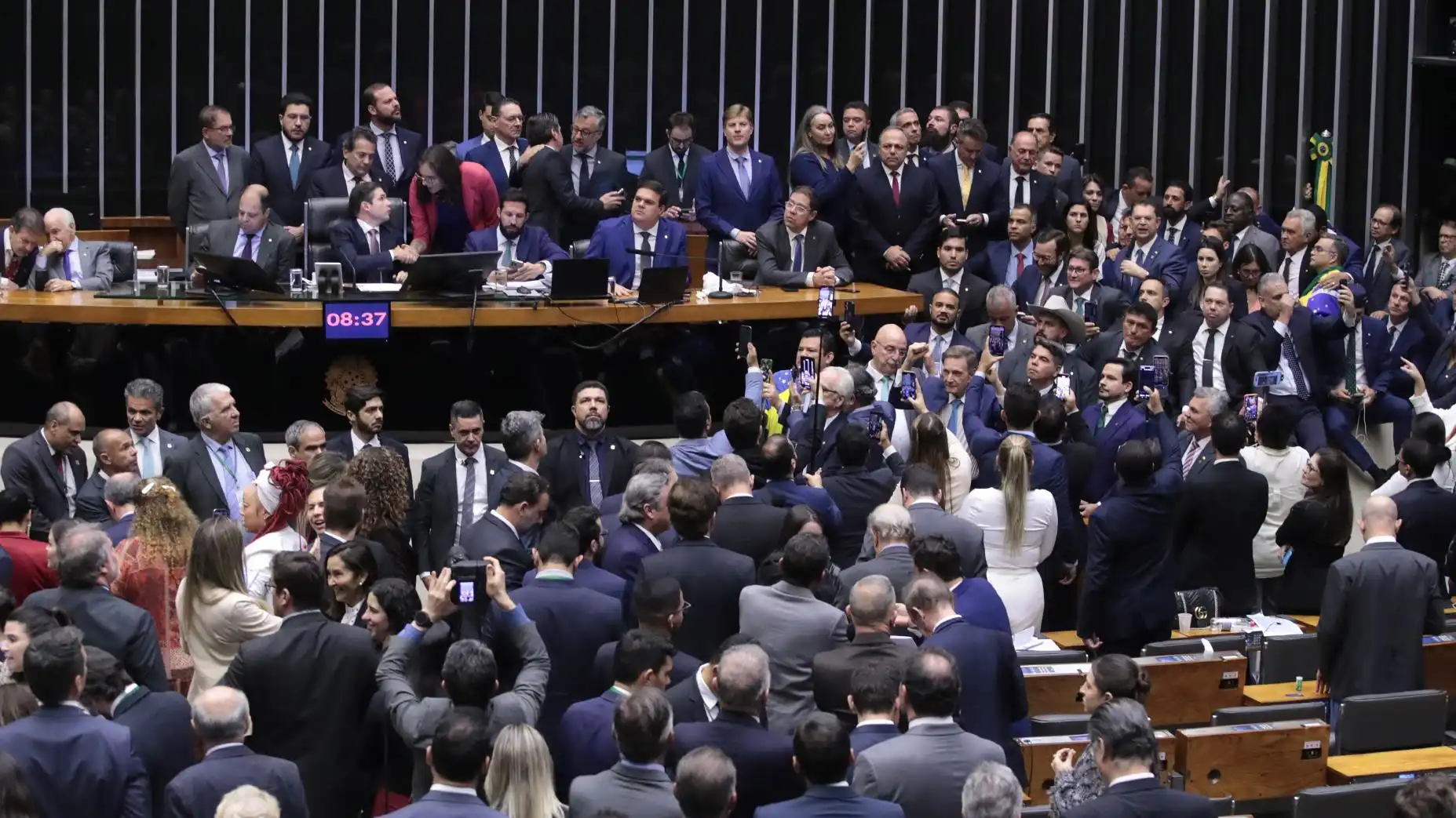Câmara dos Deputados aprova urgência para votar projeto da anistia
