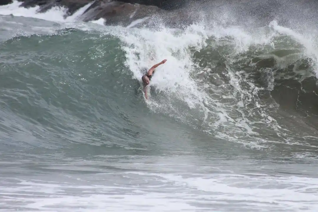 Atleta de Paraibuna participa de Brasileiro de Bodysurf e Handsurf