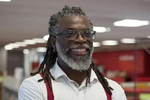 Autor do livro “Por que amamos?” Renato Nogueira dá início a Mesa literária