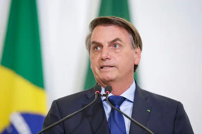 Moraes decreta prisão domiciliar de Jair Bolsonaro