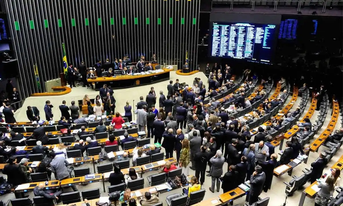 Câmara realiza sessão para discutir segurança de crianças na internet