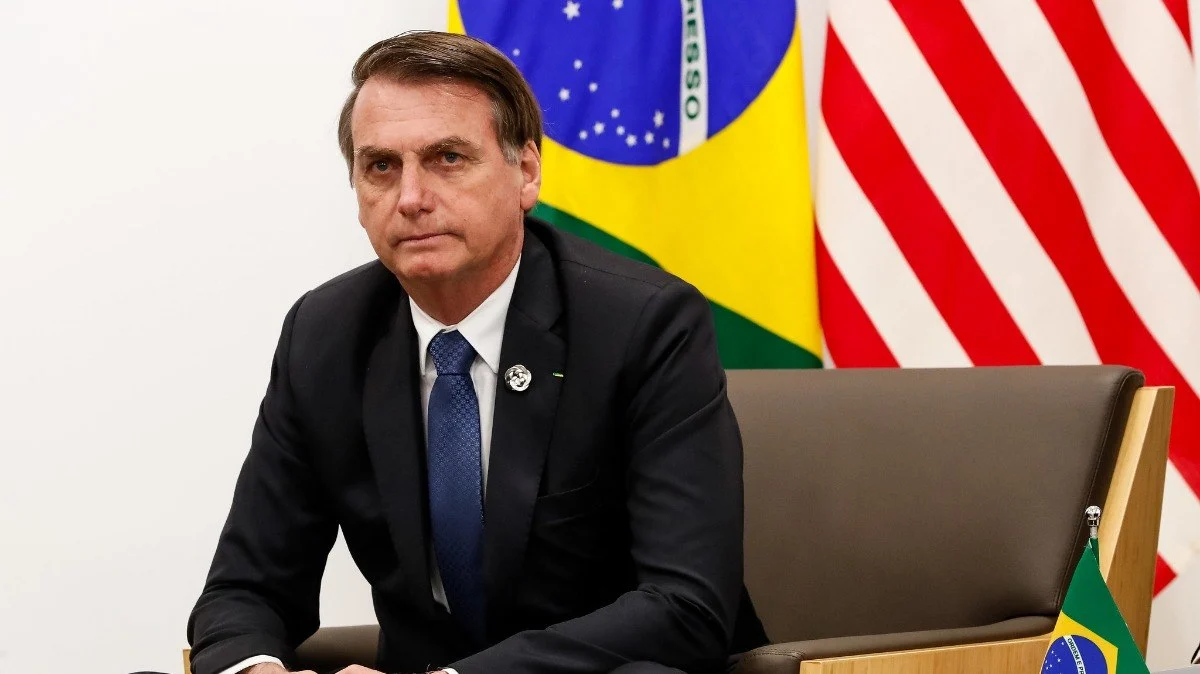 Ministério Público cobra R$ 30 milhões de Bolsonaro por violação de direitos das crianças 