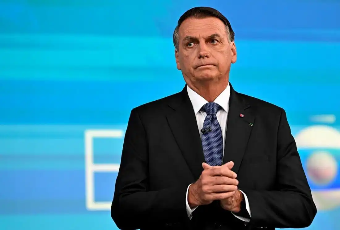 Bolsonaro é investigado por suposta fraude no cartão de vacinação
