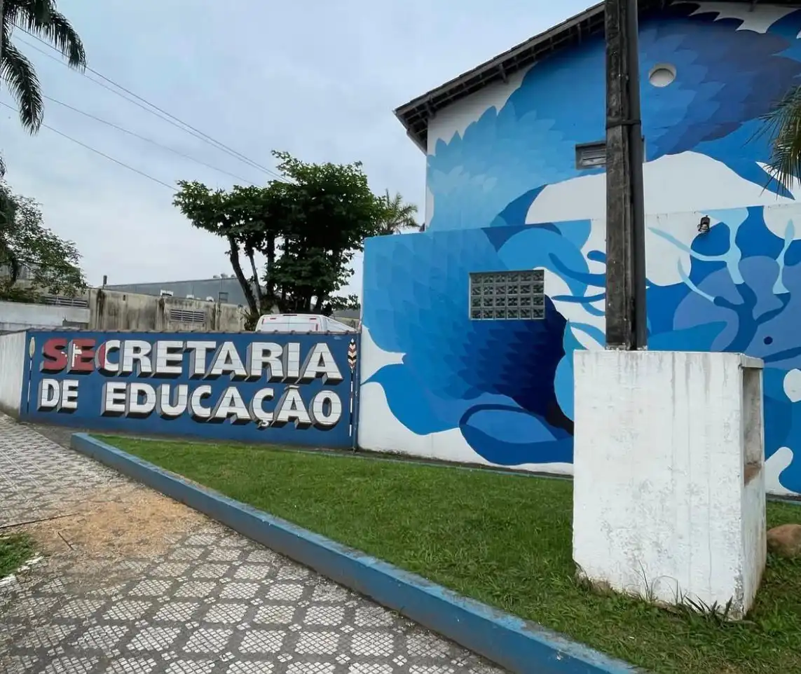 Ubatuba abre concurso com mais de 500 vagas na Educação; salários chegam até R$ 4100