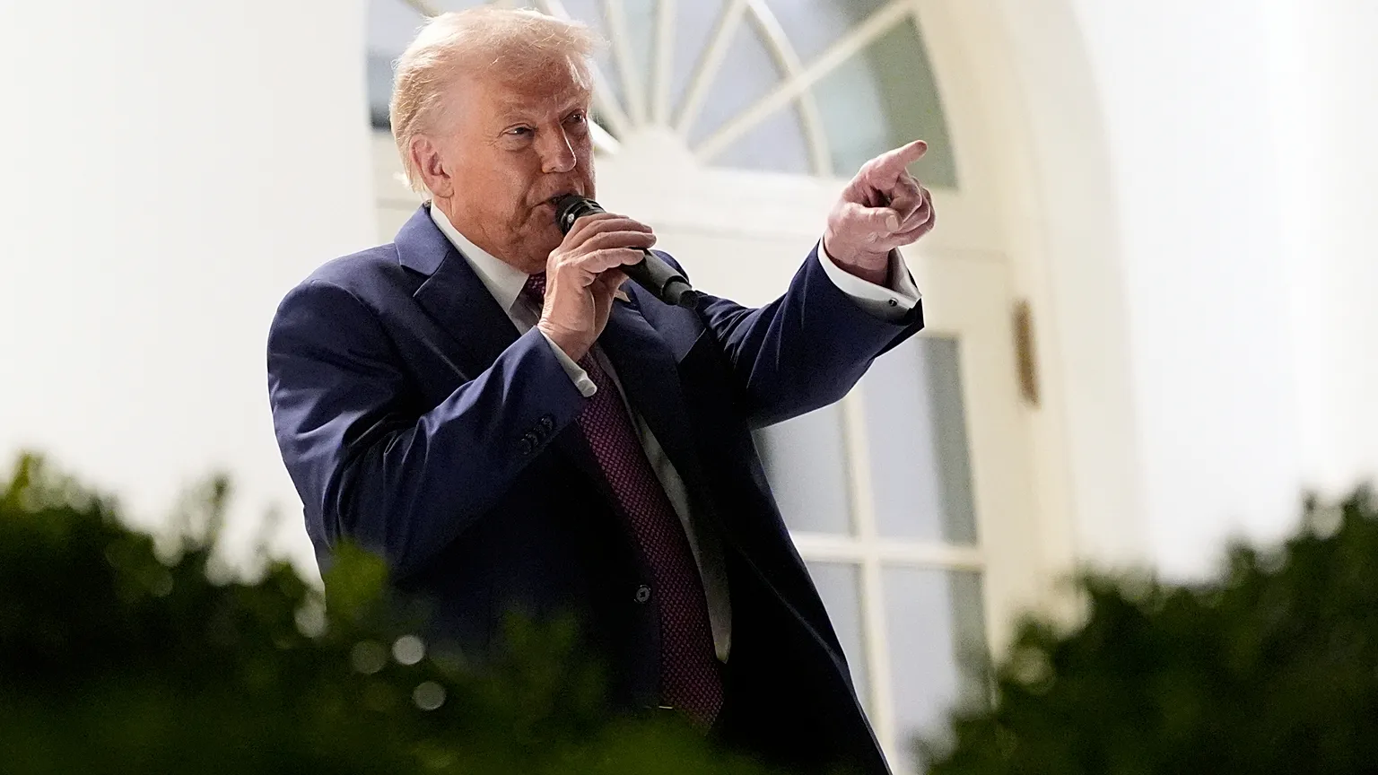 Suprema Corte dos EUA permite que governo Trump detenha imigrantes por sotaque ou raça