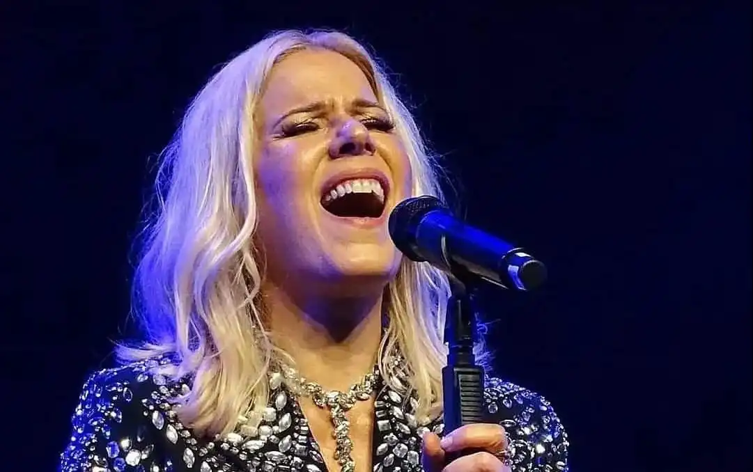 Paula Toller faz show com os maiores sucessos de sua carreira