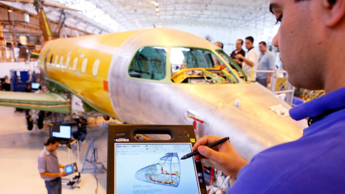 Embraer abre inscrições para mestrado e futuras contratações