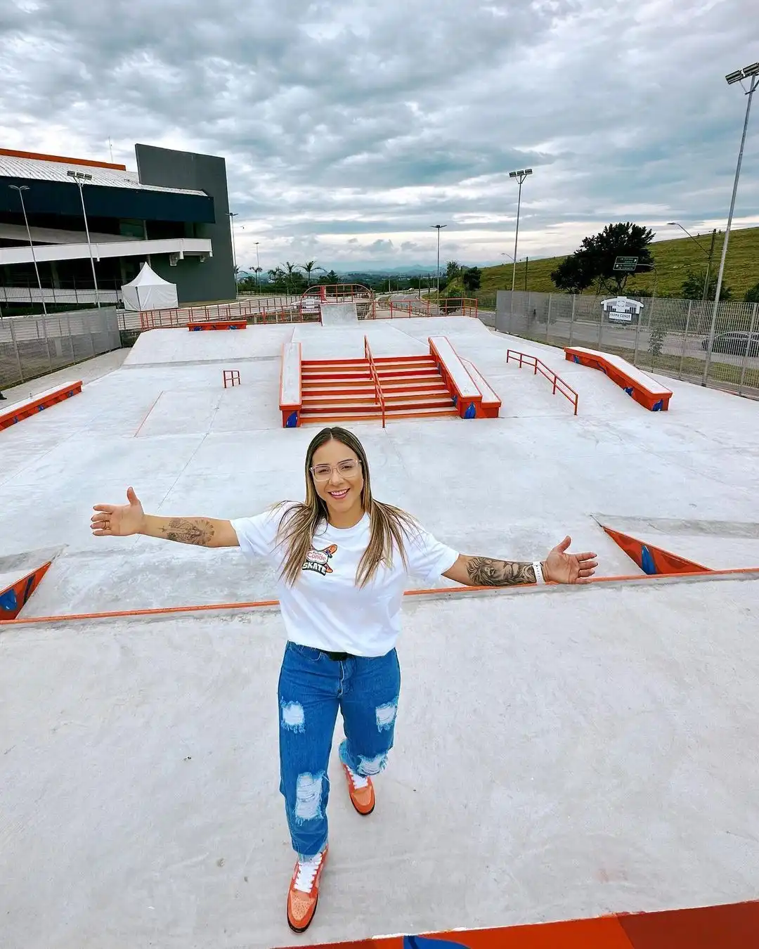 Joseense e bicampeã mundial, Pâmela Rosa inaugura pista de skate em São José