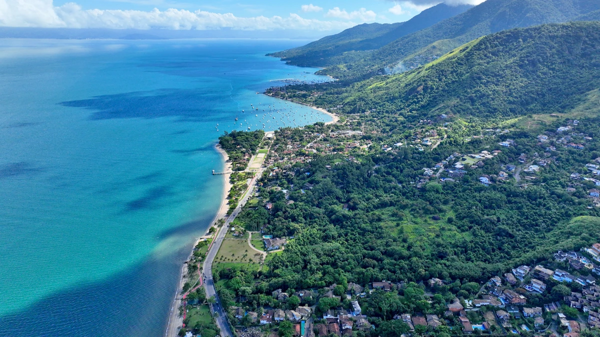 Ilhabela e Ubatuba estão entre os destinos preferidos da geração Z, aponta Airbnb