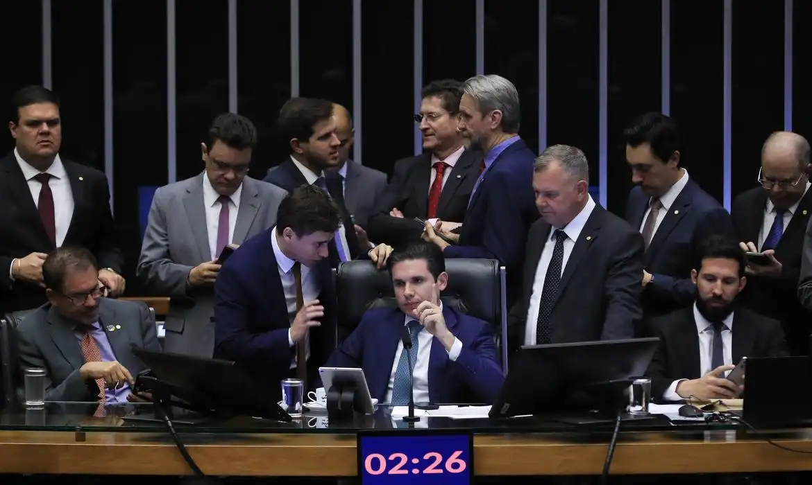 PEC da Blindagem: mudanças em prisões e processos contra parlamentares geram polêmica