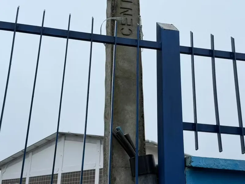 poste escola sem fio.avif