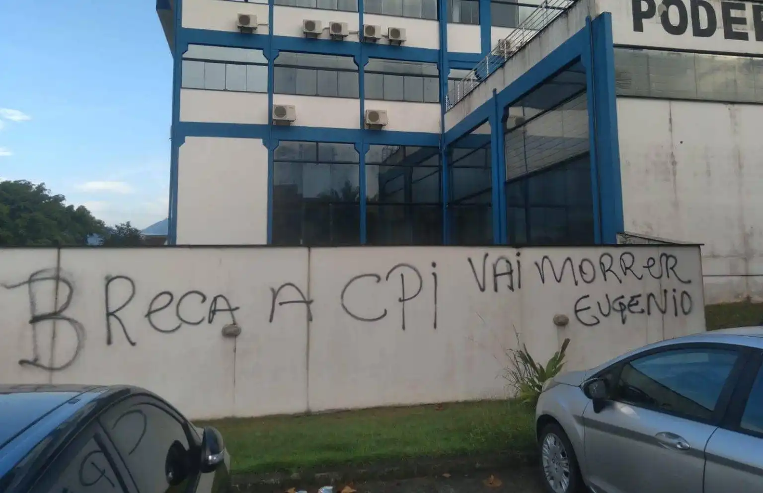 Vereador de Ubatuba faz BO após pichação com ameaça de morte