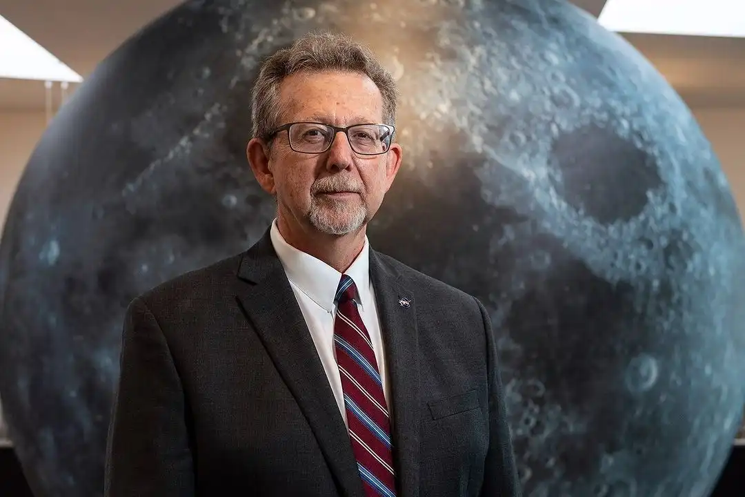 Vacentina Aranha recebe cientista-chefe da Nasa para bate-papo