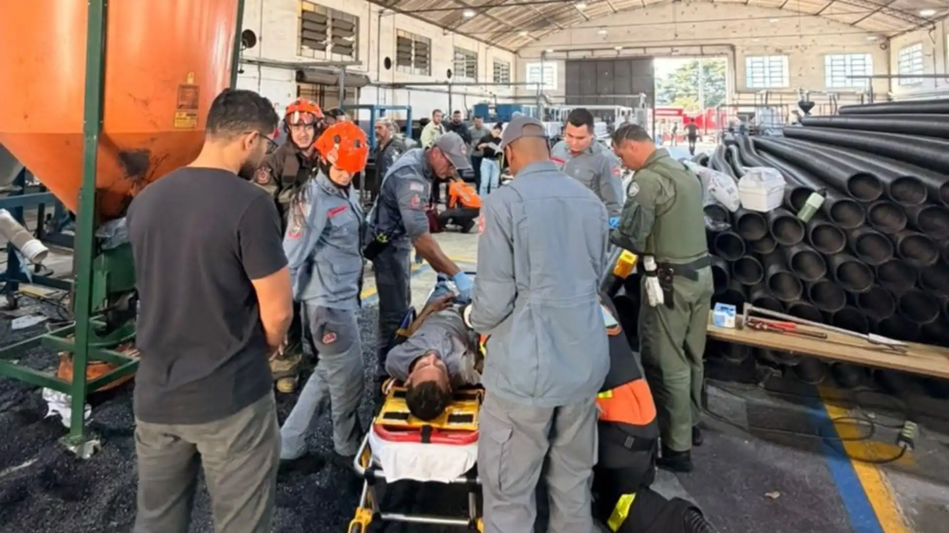 Homem prende mão em triturador em São José e precisa ser levado para São Paulo