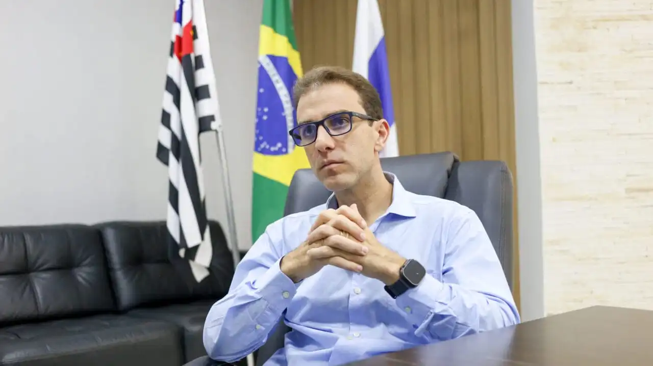 Prefeito de Caraguá anuncia avanços para liberar aeroporto e atração de petróleo