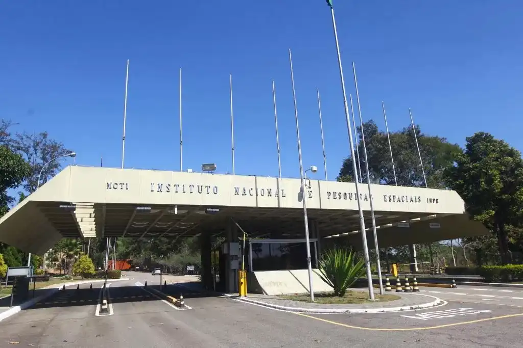 Diretor do INPE pede exoneração do cargo