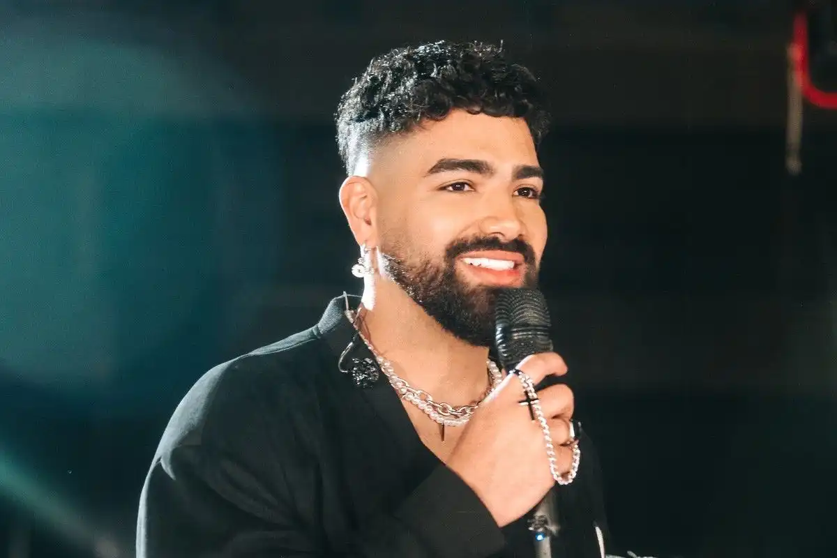 Cantor Dilsinho confirma show no Honey Festival em São José no dia 8 de março
