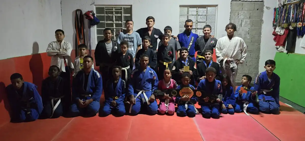 Projeto social de Jiu jitsu realizado pela Associação Esporte Dez no bairro Campo dos Alemães