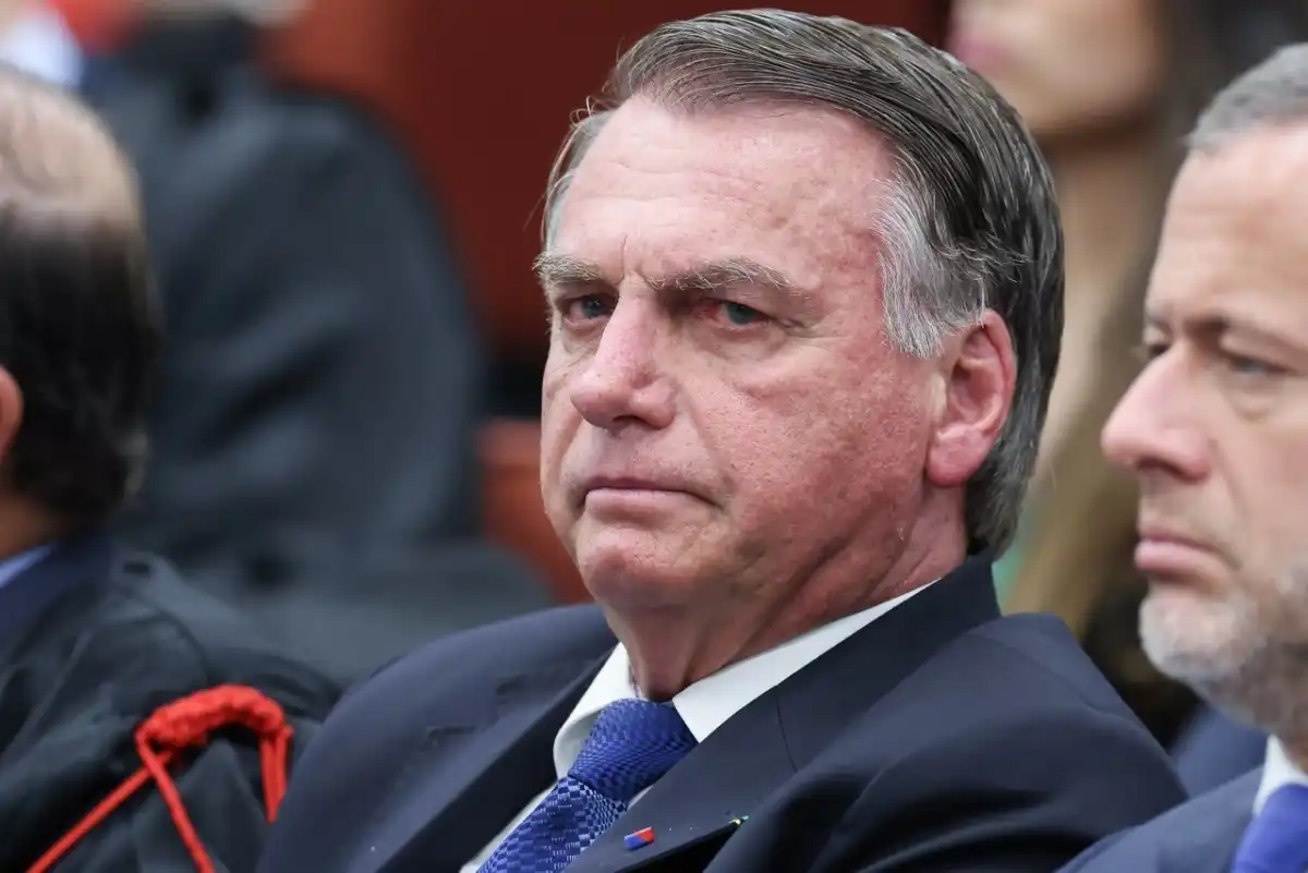 Termina nesta sexta (22) o prazo para a defesa de Bolsonaro explicar descumprimento de medidas e risco de fuga