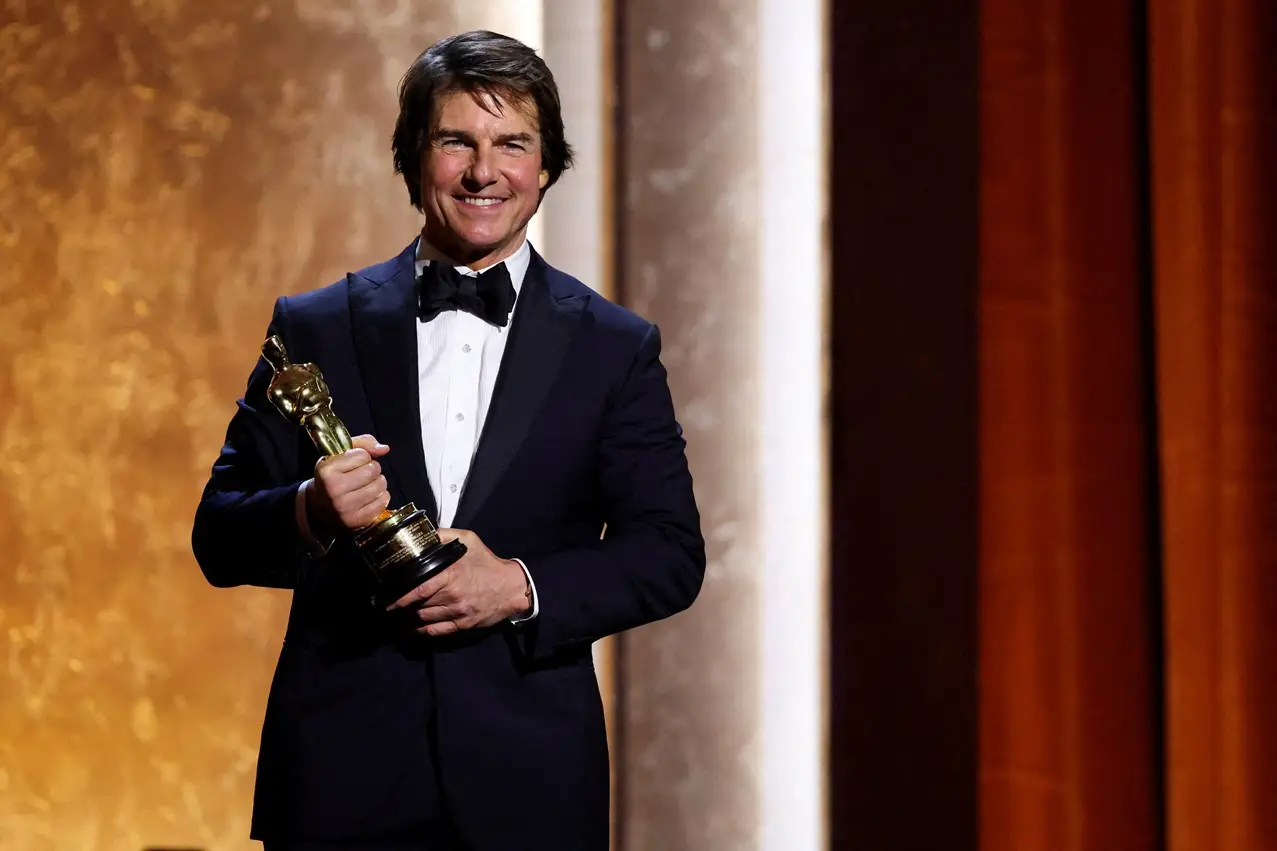 Tom Cruise recebe primeiro Oscar aos 45 anos de carreira 