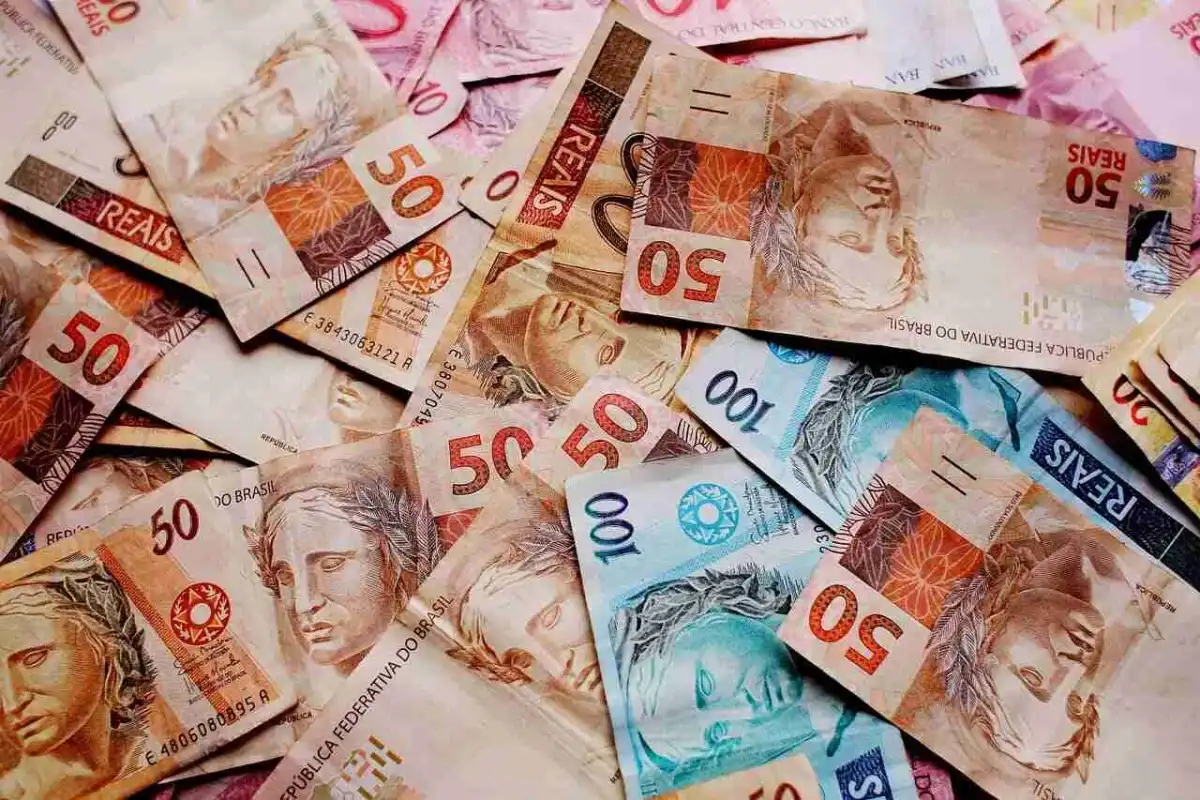 Brasileiros têm mais de R$ 10,5 bilhões “esquecidos” em bancos; veja como consultar