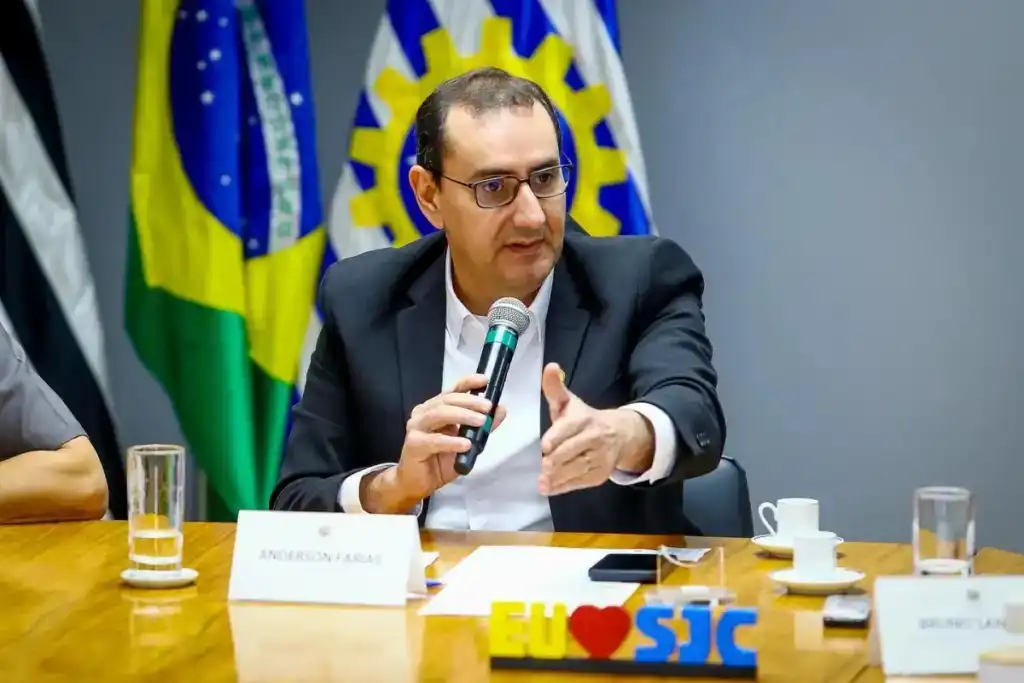 Câmara começa a analisar denúncias contra Anderson